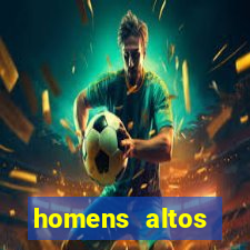 homens altos sarados pelados